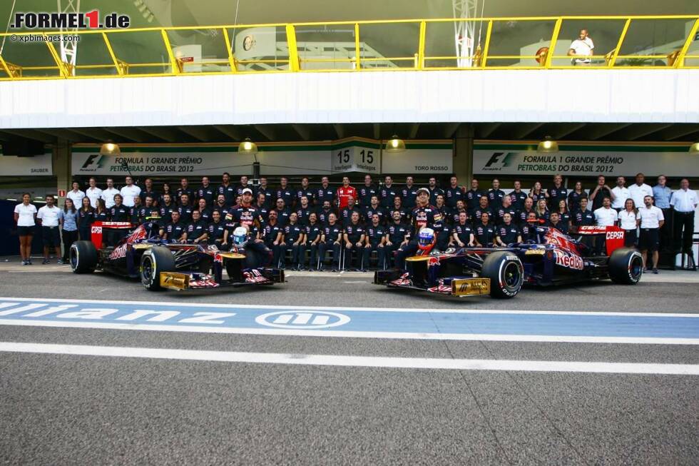 Foto zur News: Toro Rosso: Teamfoto zum Jahresabschluss