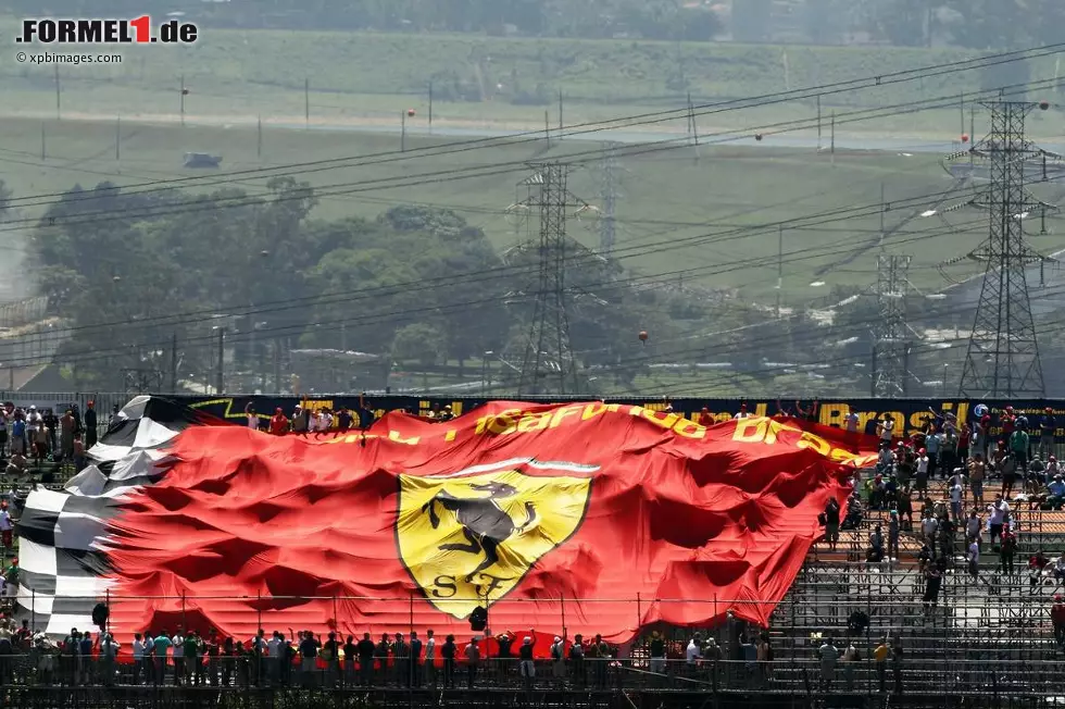 Foto zur News: Ferrari-Fans feiern schon am Freitag