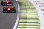 Foto zur News: Charles Pic vor Timo Glock (Marussia)