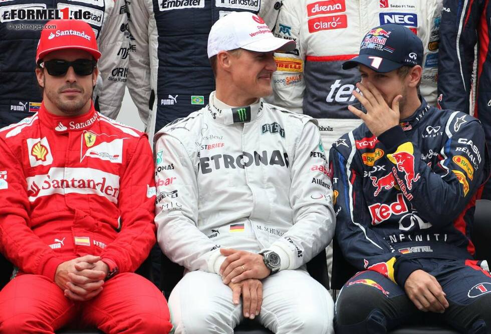 Foto zur News: Fernando Alonso (Ferrari), Michael Schumacher (Mercedes) und Sebastian Vettel (Red Bull)