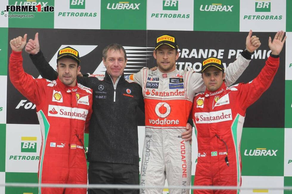 Foto zur News: Jenson Button (McLaren) gewinnt, Fernando Alonso (Ferrari) und Felipe Massa (Ferrari) dahinter