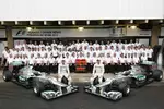 Foto zur News: Michael Schumacher (Mercedes), Ross Brawn (Mercedes-Teamchef) und Nico Rosberg (Mercedes)