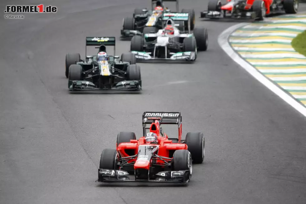 Foto zur News: Timo Glock (Marussia) vor Witali Petrow (Caterham)