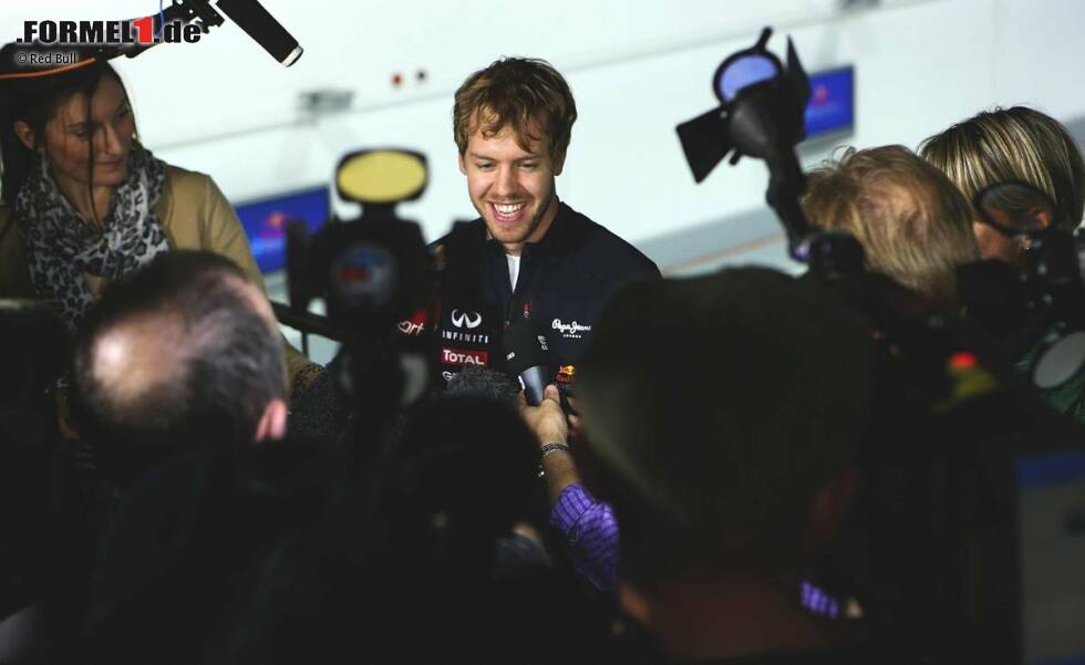 Foto zur News: Sebastian Vettel stellt sich den Fragen der Medienvertreter