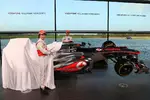 Foto zur News: Sergio Perez (McLaren) und Jenson Button (McLaren)