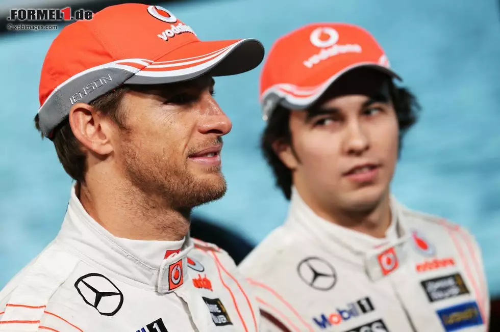 Foto zur News: Jenson Button (McLaren) und Sergio Perez (McLaren)