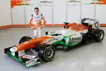 Foto zur News: Paul di Resta (Force India) und der Force-India-Mercedes VJM06