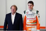Foto zur News: Robert Fernley und Paul di Resta (Force India)