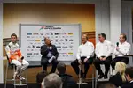 Foto zur News: Paul di Resta, Johnny Herbert, Robert Fernley, Otmar Szafnauer und Andrew Green