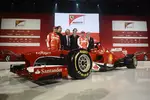 Foto zur News: Felipe Massa, Sergio Marchionne, Luca di Montezemolo, John Elkann, Fernando Alonso, Stefano Domenicali (Ferrari)