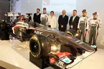 Foto zur News: Nico Hülkenberg (Sauber), Monisha Kaltenborn, Peter Sauber und Esteban Gutierrez (Sauber)