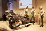 Foto zur News: Nico Hülkenberg (Sauber), Esteban Gutierrez (Sauber) und Monisha Kaltenborn