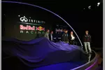 Foto zur News: Adrian Newey, Christian Horner, Mark Webber (Red Bull) und Sebastian Vettel (Red Bull)