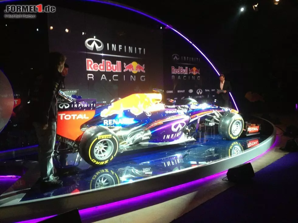 Foto zur News: Präsentation des Red-Bull-Renault RB9