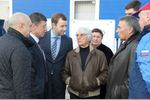 Foto zur News: Bernie Ecclestone und Vize-Ministerpräsident Dmitri Kosak begutachten die Bauarbeiten an der Rennstrecke in Sotschi