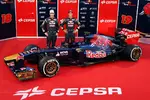 Foto zur News: Jean-Eric Vergne (Toro Rosso) und Daniel Ricciardo (Toro Rosso) mit dem STR8