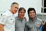 Foto zur News: Martin Whitmarsh, Manager Adrian Fernandez und Sergio Perez (McLaren)