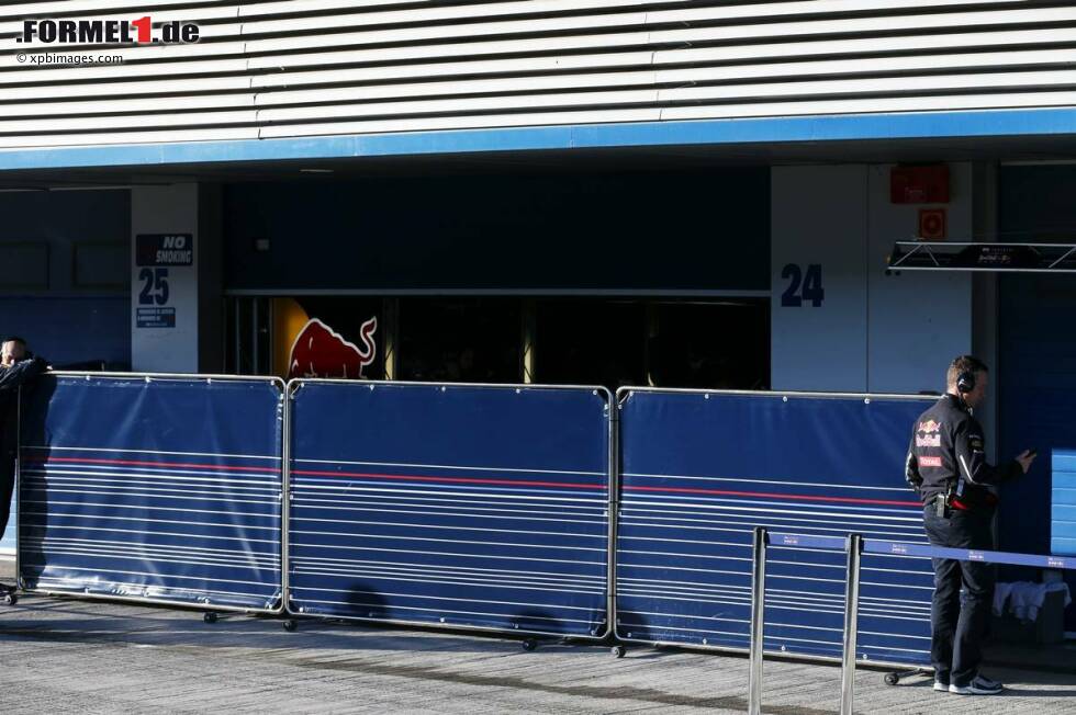 Foto zur News: Stellwände bei Red Bull