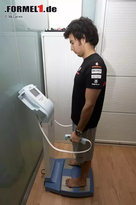 Foto zur News: Sergio Perez (McLaren)