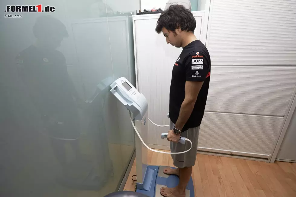 Foto zur News: Sergio Perez (McLaren)