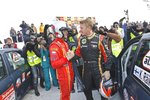Gallerie: Fairer Verlierer: Kimi Räikkönen gratuliert dem Sieger