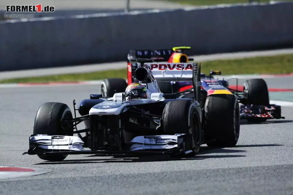 Foto zur News: Pastor Maldonado (Williams) und Mark Webber (Red Bull)