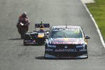 Foto zur News: Noch liegt Jamie Whincup im V8-Supercar vor Mark Webber und Casey Stoner