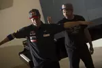 Foto zur News: Daniel Ricciardo (Toro Rosso) lernt Breakdancen mit Niranh &quot;Lil Rock&quot; Chanthabouasy von Red Bulls Flying Steps