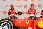 Gallerie: Felipe Massa und Fernando Alonso mit einem Lego-Ferrari