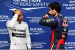 Foto zur News: Lewis Hamilton (Mercedes) und Mark Webber (Red Bull)