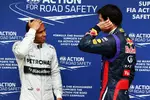 Foto zur News: Lewis Hamilton (Mercedes) und Mark Webber (Red Bull)