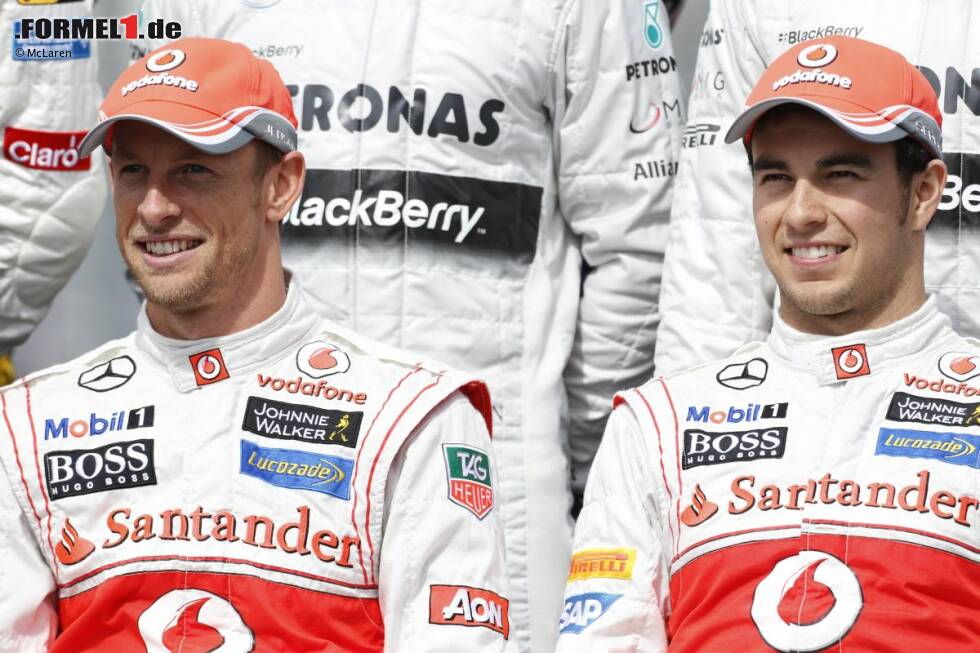 Foto zur News: Jenson Button (McLaren) und Sergio Perez (McLaren)