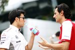 Foto zur News: Sergio Perez (McLaren) und Pedro de la Rosa (Ferrari)