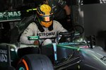 Foto zur News: Lewis Hamilton (Mercedes) beginnt seinen Arbeitstag am Freitag in Malaysia