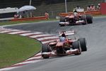 Foto zur News: Fernando Alonso vor Felipe Massa (Ferrari)