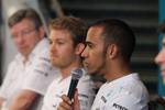 Foto zur News: Ross Brawn, Nico Rosberg und Lewis Hamilton (Mercedes)