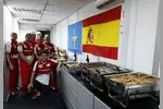 Foto zur News: Europäisches Buffet anlässlich des 200. Grand Prix von Fernando Alonso (Ferrari)