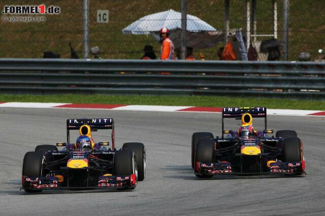 Foto zur News: Sein scheidender Red-Bull-Teamkollege Mark Webber, mit dem sich Vettel einige Scharmützel lieferte (wie in Malaysia), gab bei der Abstimmung keine Wertung ab