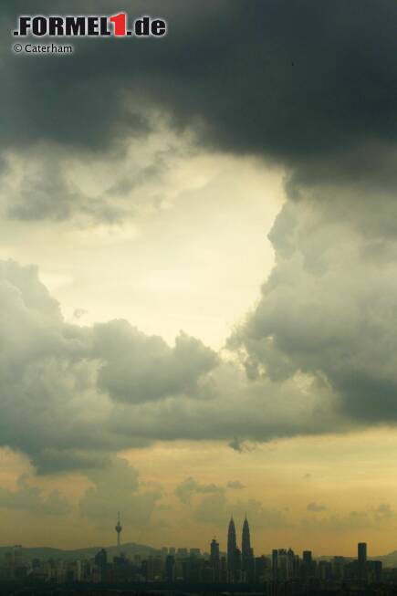 Foto zur News: Dunkle Wolken über Kuala Lumpur