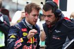 Gallerie: Sebastian Vettel (Red Bull) mit seinem Renningenieur Guillaume Rocquelin