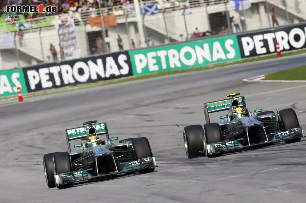 Foto zur News: Nico Rosberg und Lewis Hamilton (Mercedes)