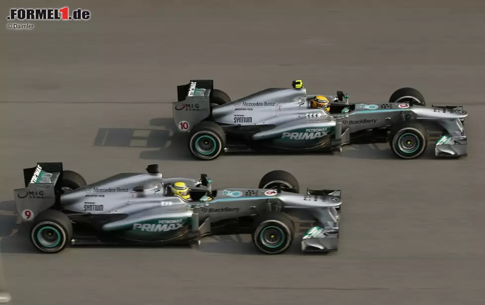 Foto zur News: Nico Rosberg und Lewis Hamilton (Mercedes)