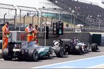 Foto zur News: Nico Hülkenberg (Sauber) und Lewis Hamilton (Mercedes)