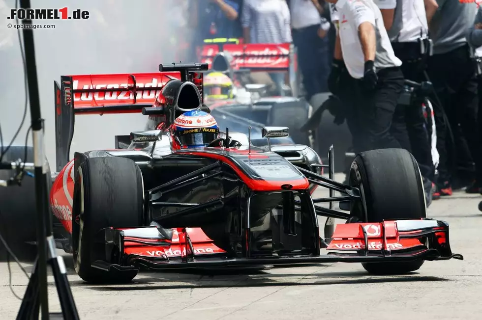 Foto zur News: Jenson Button (McLaren) und Sergio Perez (McLaren)