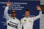 Foto zur News: Lewis Hamilton (Mercedes) und Kimi Räikkönen (Lotus)