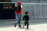 Foto zur News: Felipe Massa (Ferrari) mit Sohn Felipinho