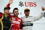 Foto zur News: Fernando Alonso (Ferrari), Lewis Hamilton (Mercedes) und Kimi Räikkönen (Lotus)