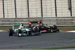 Foto zur News: Lewis Hamilton (Mercedes) und Kimi Räikkönen (Lotus)