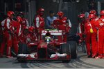 Foto zur News: Felipe Massa (Ferrari) beim Boxenstopp
