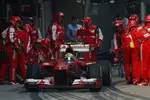 Foto zur News: Felipe Massa (Ferrari) beim Boxenstopp